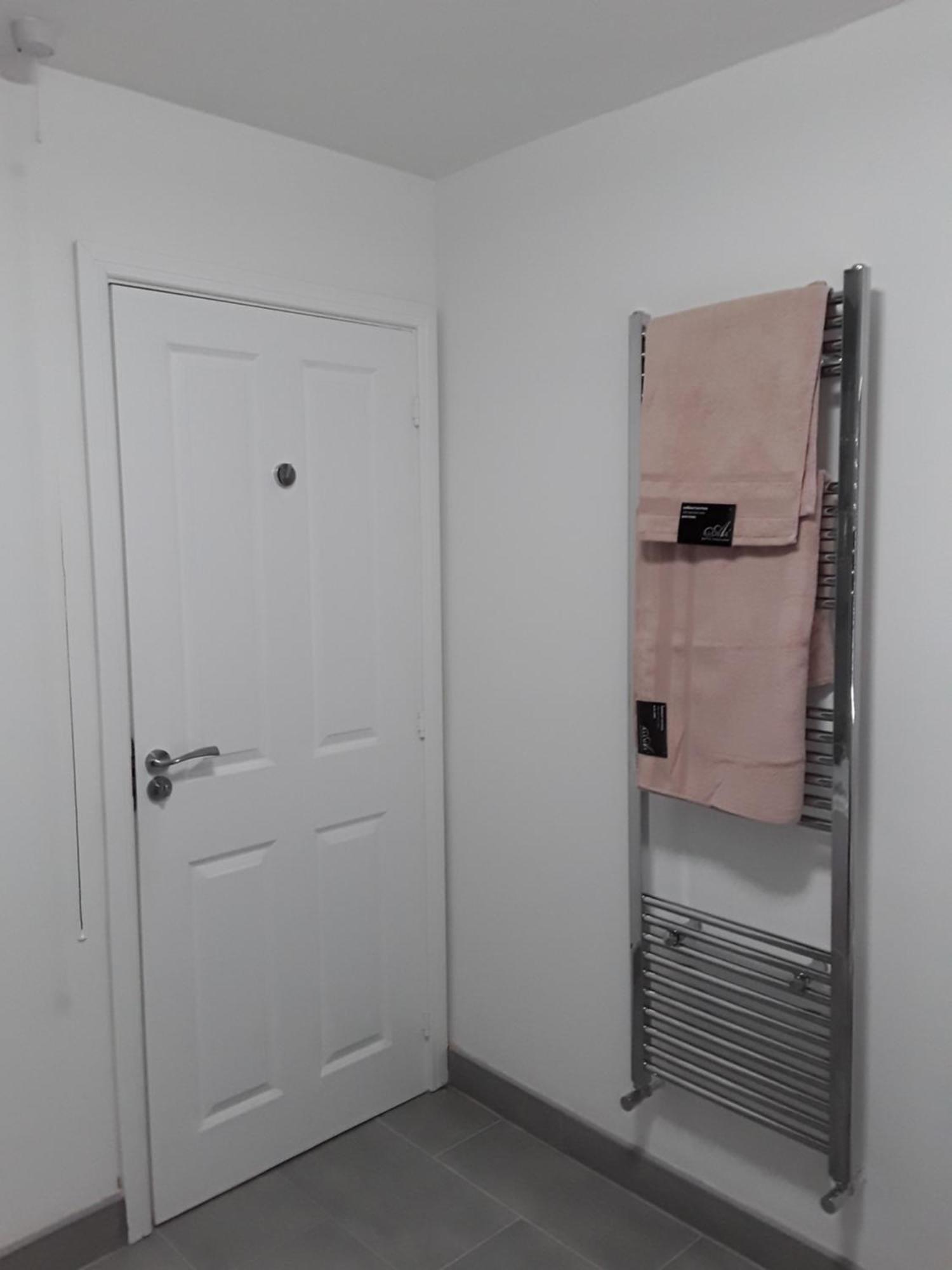 Hams Rest Place - Strictly Only One Guest Allowed In One Room A Second Accompanying Person Will Not Be Allowed Into The Property Birmingam Exterior foto